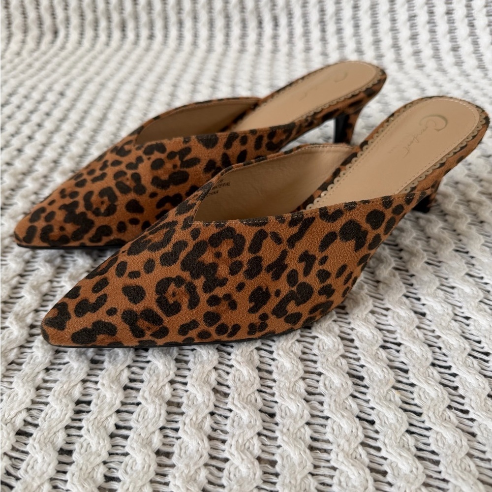 NWT C Comfort Leopard Print Pointed Toe Slip On Mules Kitty Heels Womens Size 9W